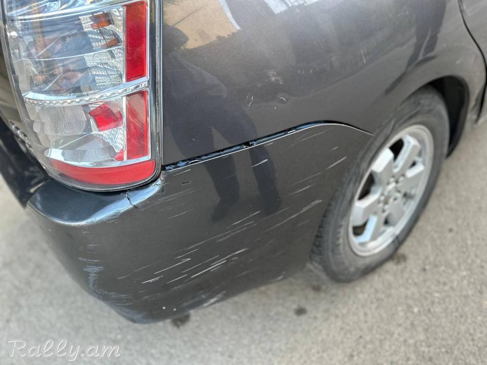 Toyota Prius 4200$
