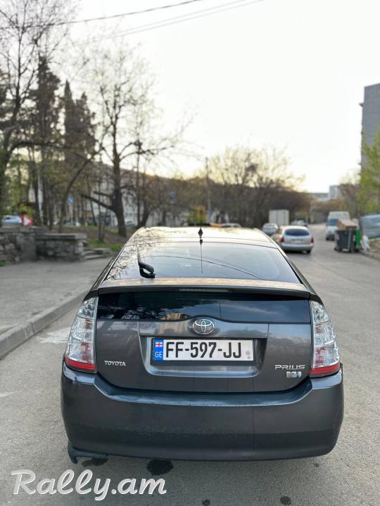 Toyota Prius 4200$