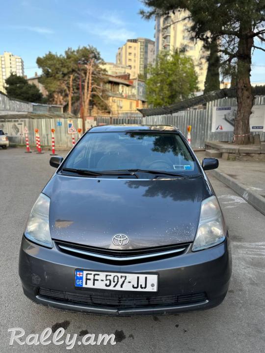 Toyota Prius 4200$