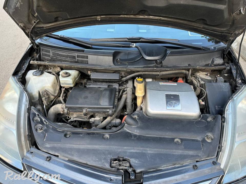 Toyota Prius 4200$