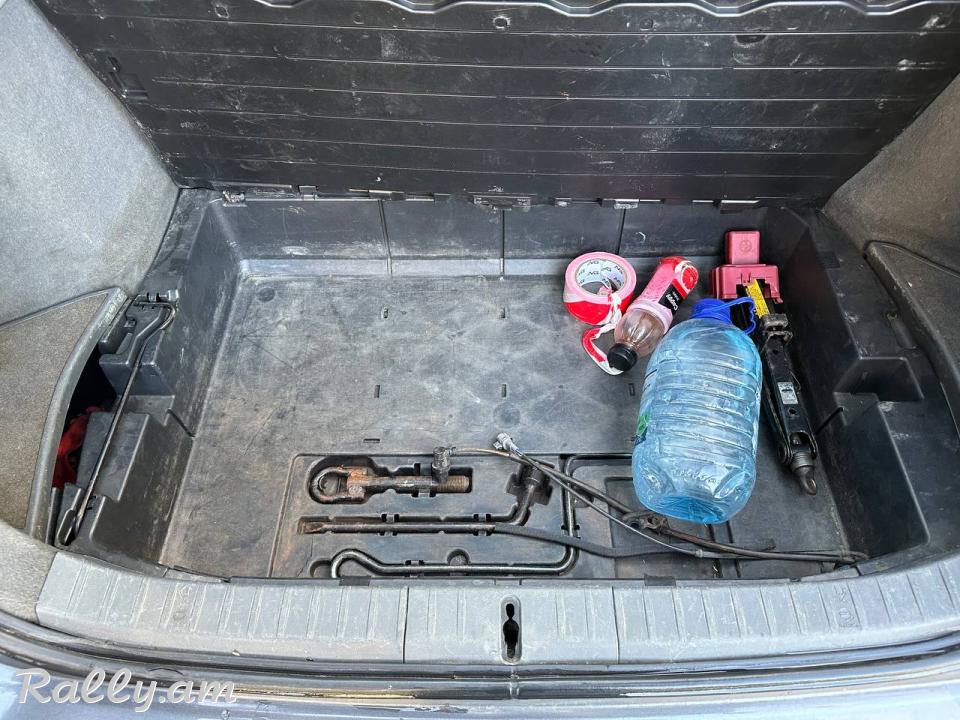 Toyota Prius 4200$