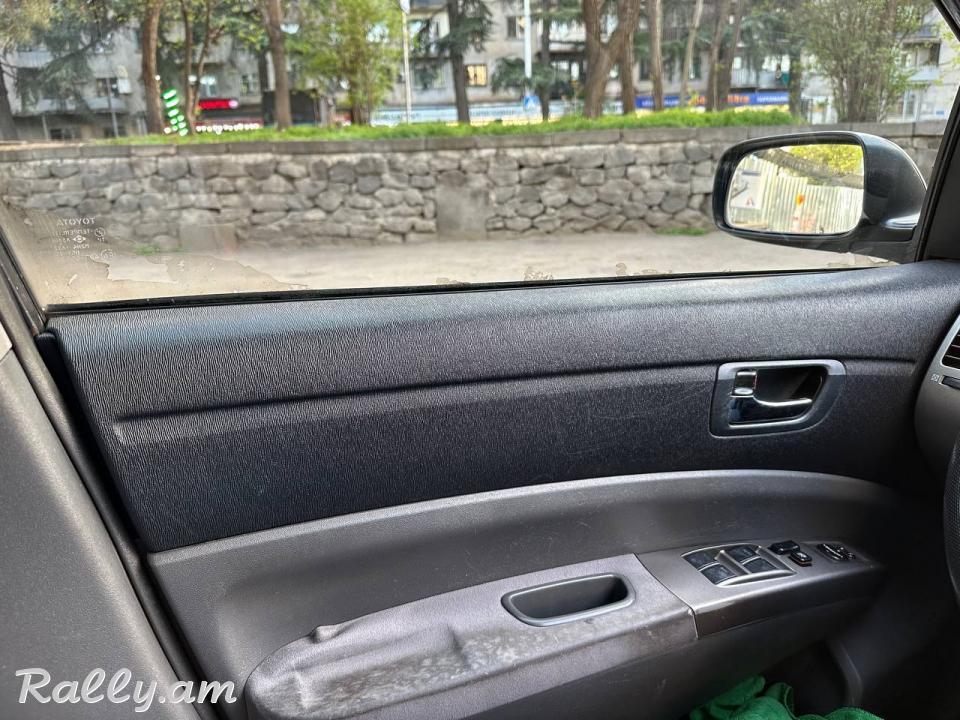 Toyota Prius 4200$