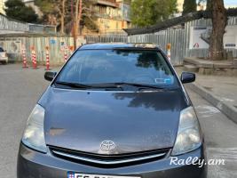 Toyota Prius 4200$