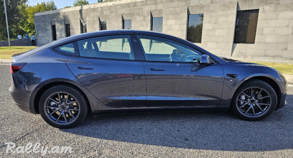 Tesla S