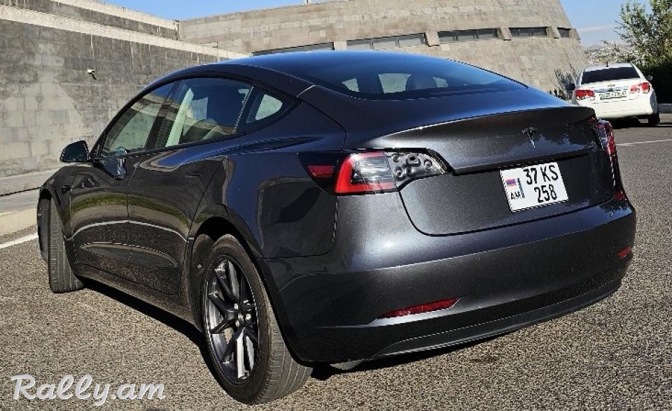 Tesla S