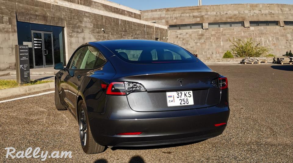 Tesla S
