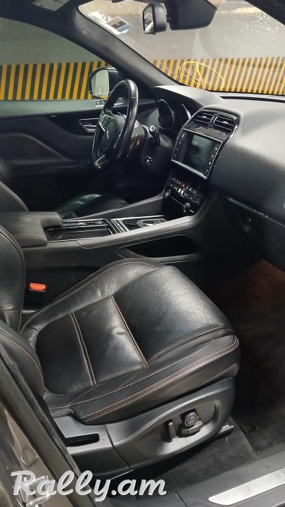 Jague f -pace