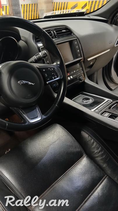 Jague f -pace