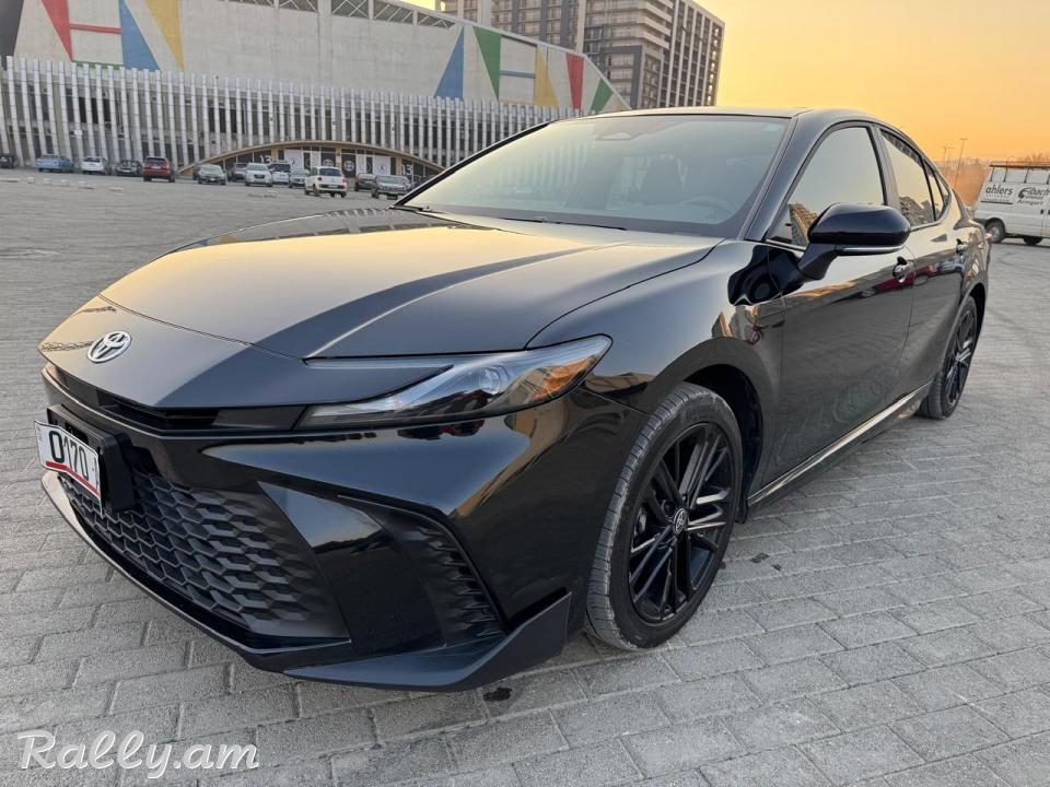 Toyota Camry SE 4x4