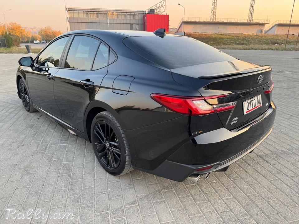 Toyota Camry SE 4x4