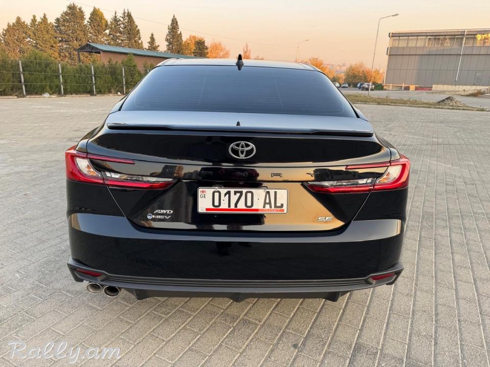 Toyota Camry SE 4x4