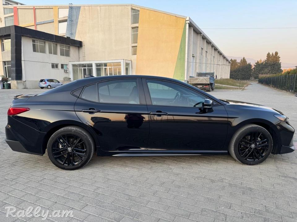 Toyota Camry SE 4x4