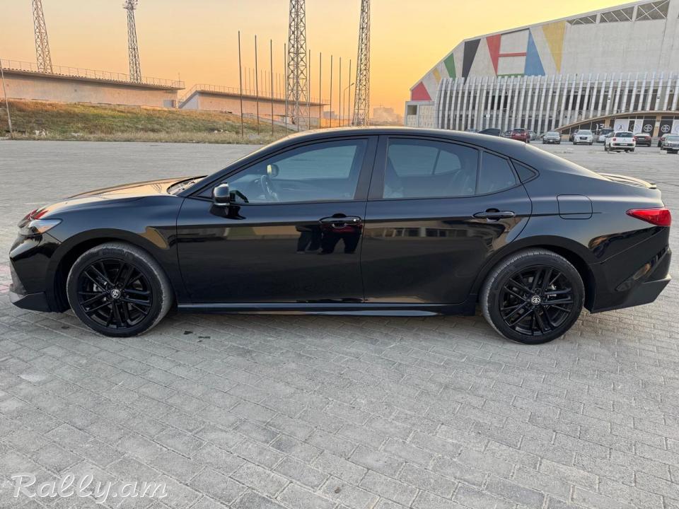 Toyota Camry SE 4x4