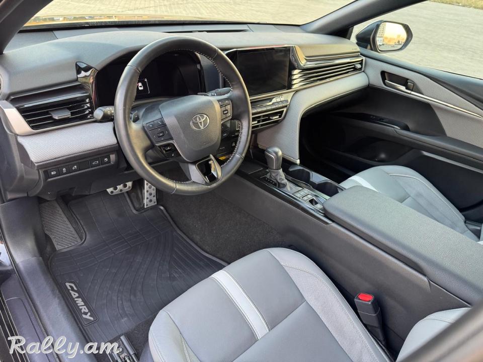 Toyota Camry SE 4x4