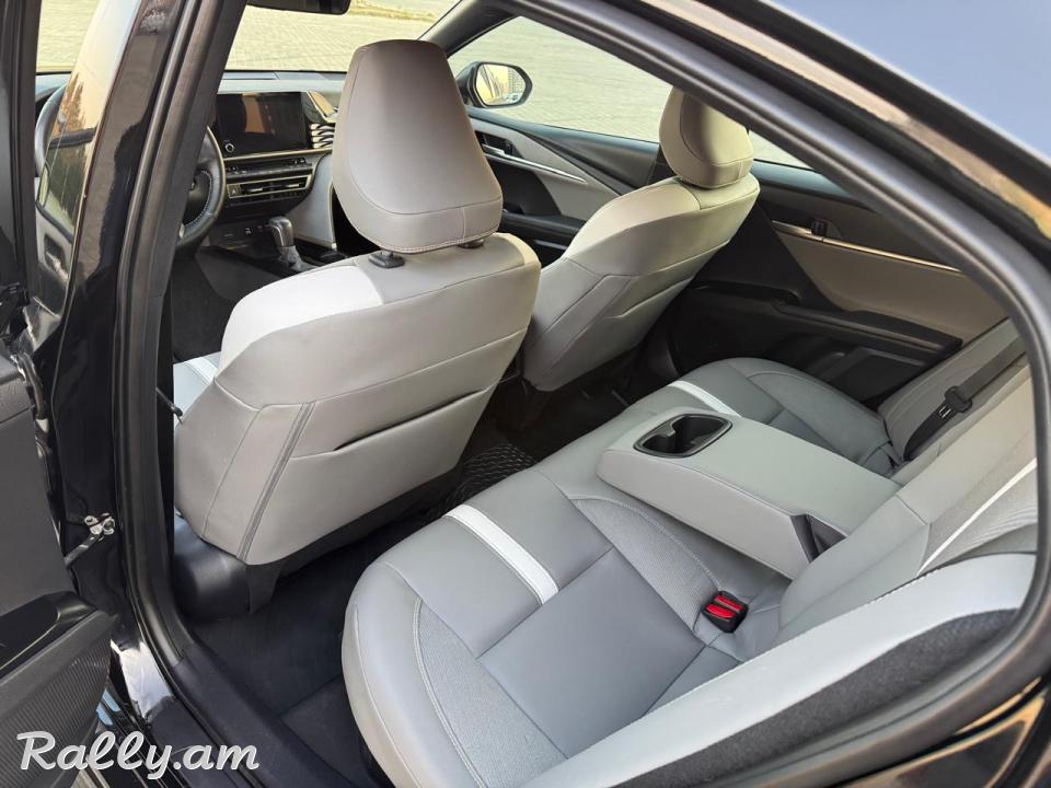 Toyota Camry SE 4x4