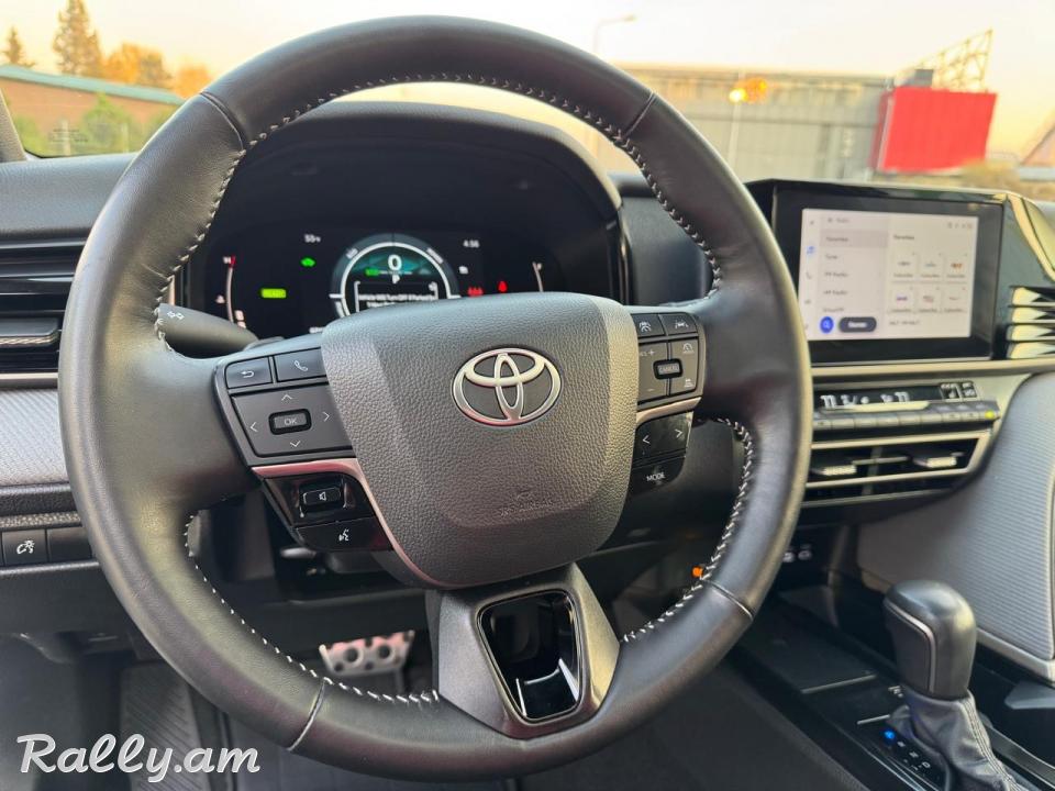 Toyota Camry SE 4x4