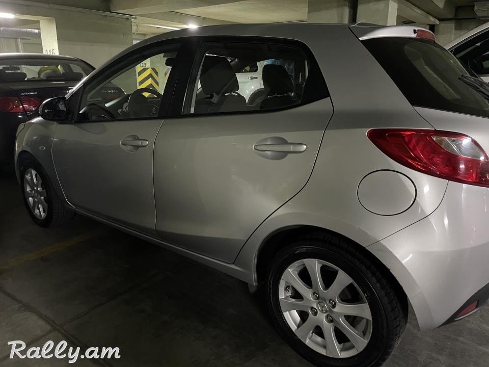 MAZDA 2