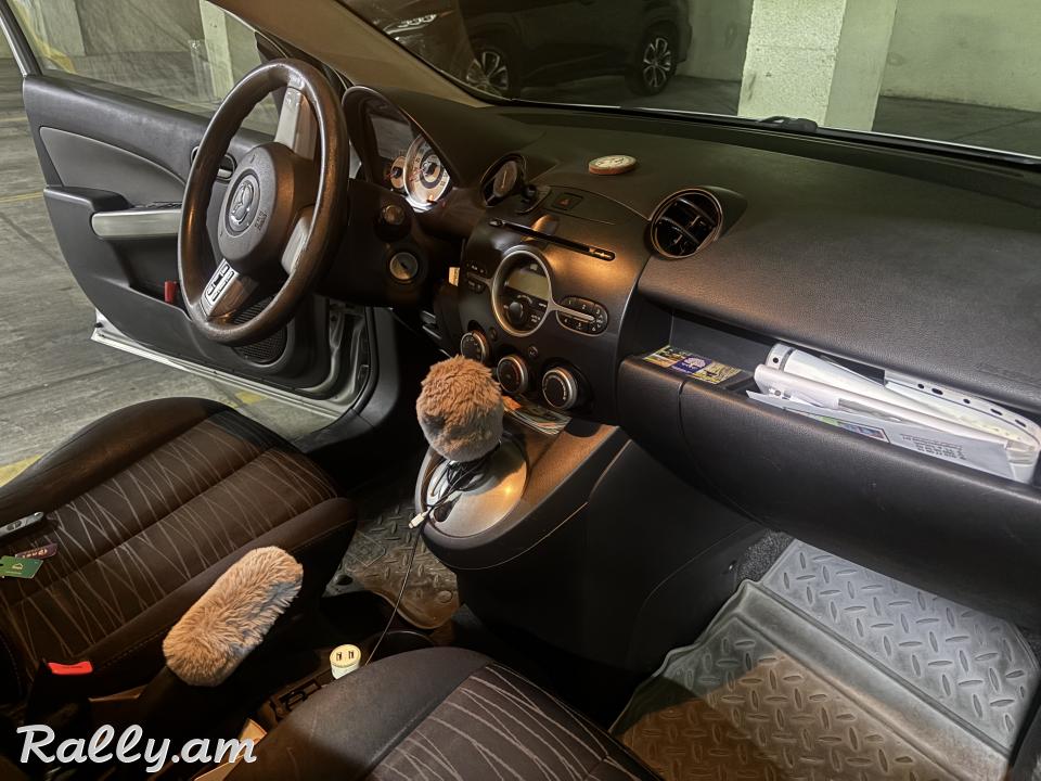 MAZDA 2