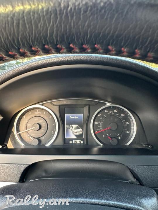 Վաճառվում է camry v55 xse 