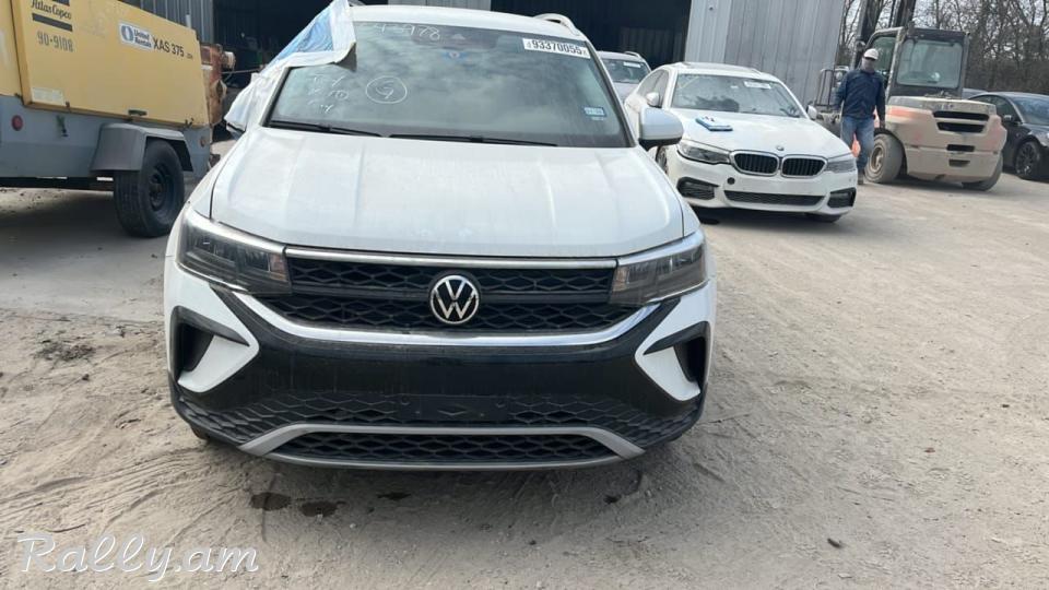 VOLKSWAGEN  TAOS 