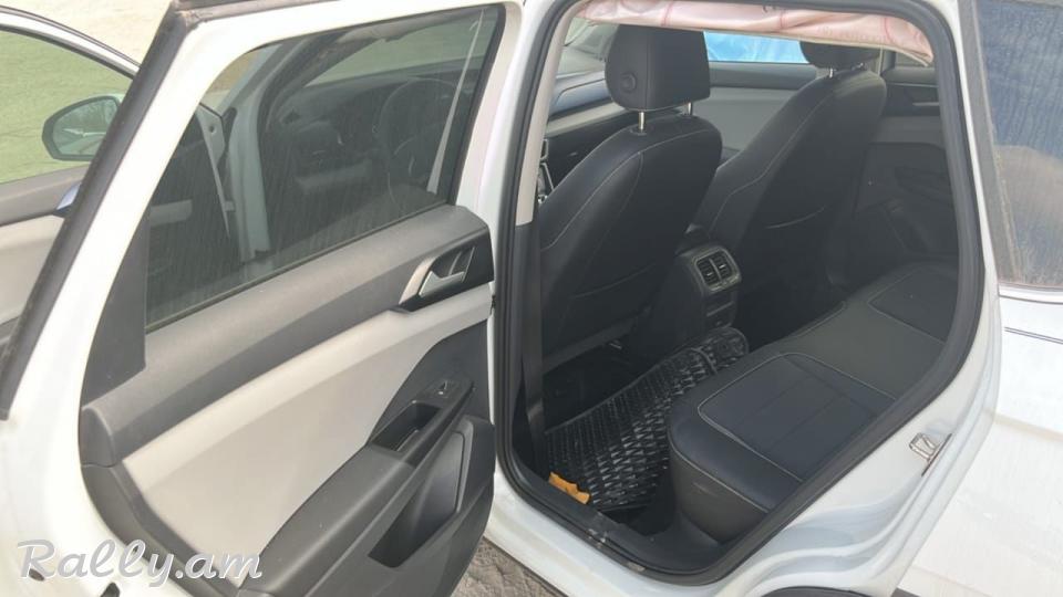 VOLKSWAGEN  TAOS 