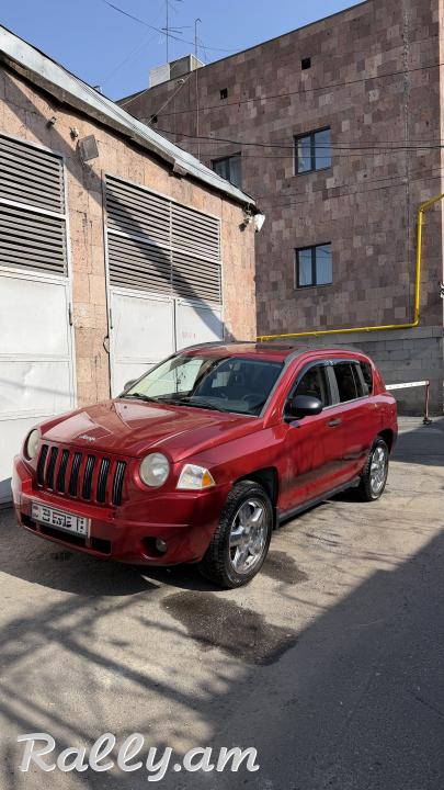 Срочно продаю Jeep Compass