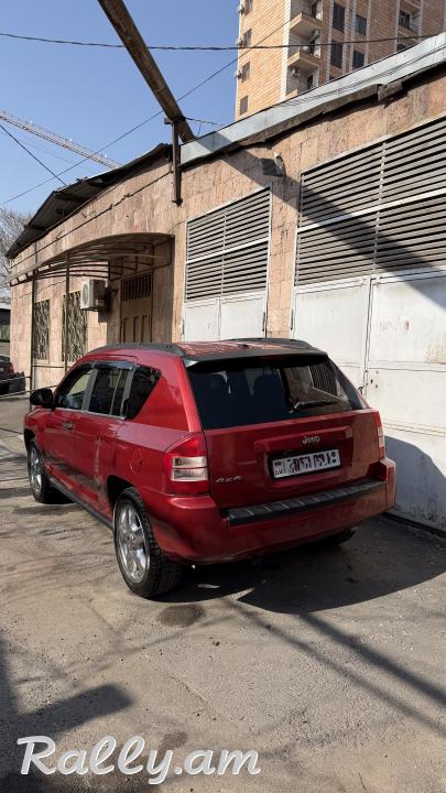 Срочно продаю Jeep Compass