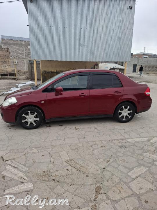 Նիսսան Վերս