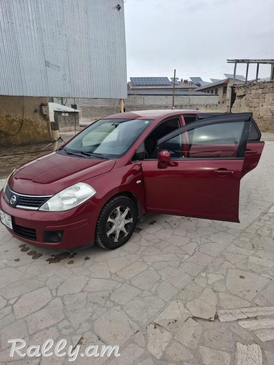 Նիսսան Վերս