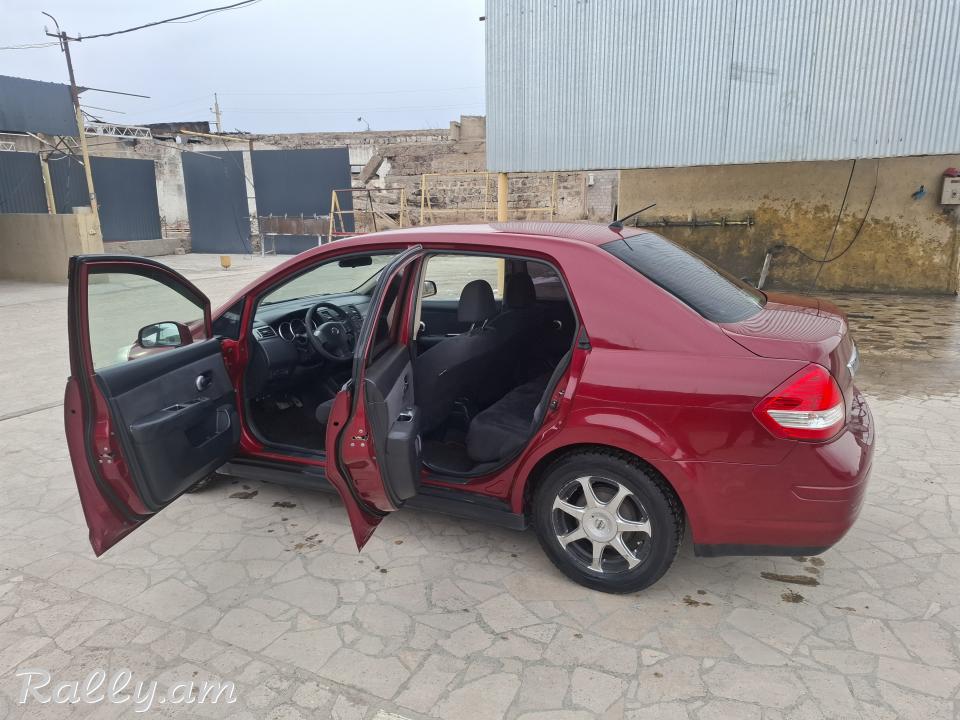 Նիսսան Վերս