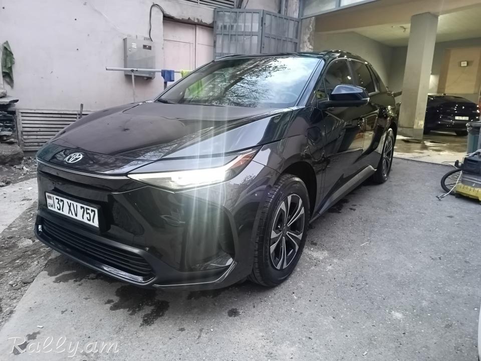 Toyota bZ4X ունիվերսալ, էլեկտրական, 2023 թ.