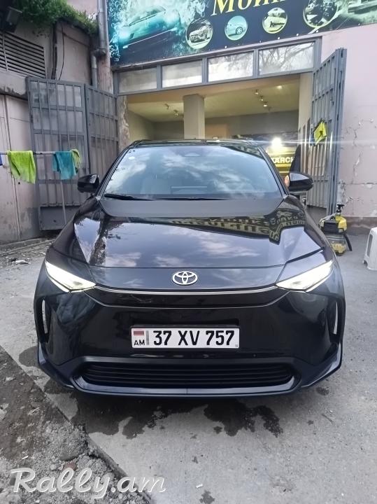 Toyota bZ4X ունիվերսալ, էլեկտրական, 2023 թ.