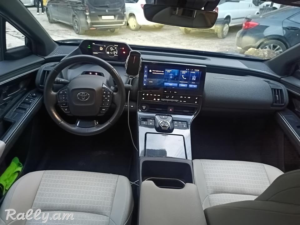 Toyota bZ4X ունիվերսալ, էլեկտրական, 2023 թ.
