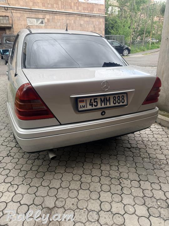 Mercedes Benz c180