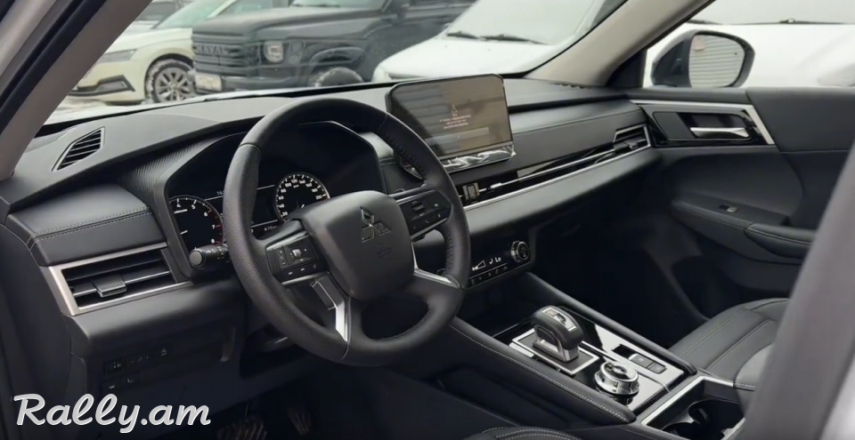 Mitsubishi Outlander 2022 2.5l 7 տեղ