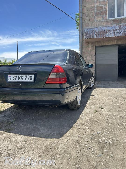 Վաճառվում է c180 լավ վիճակում։ 