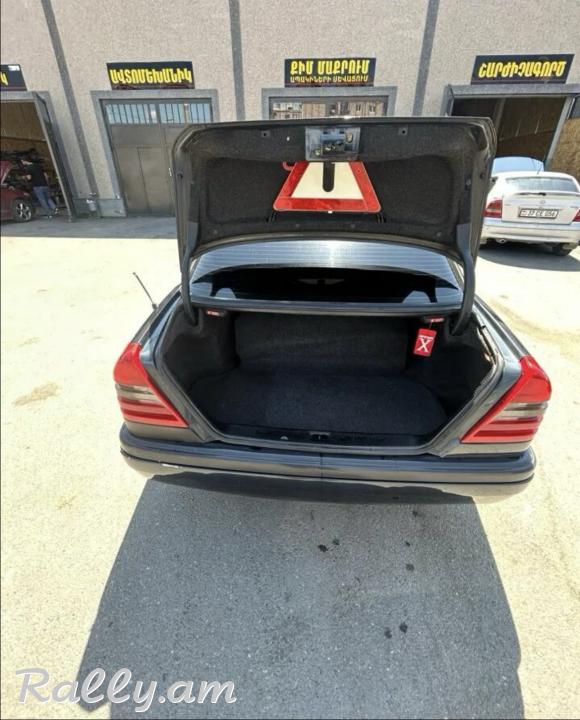 Վաճառվում է c180 լավ վիճակում։ 