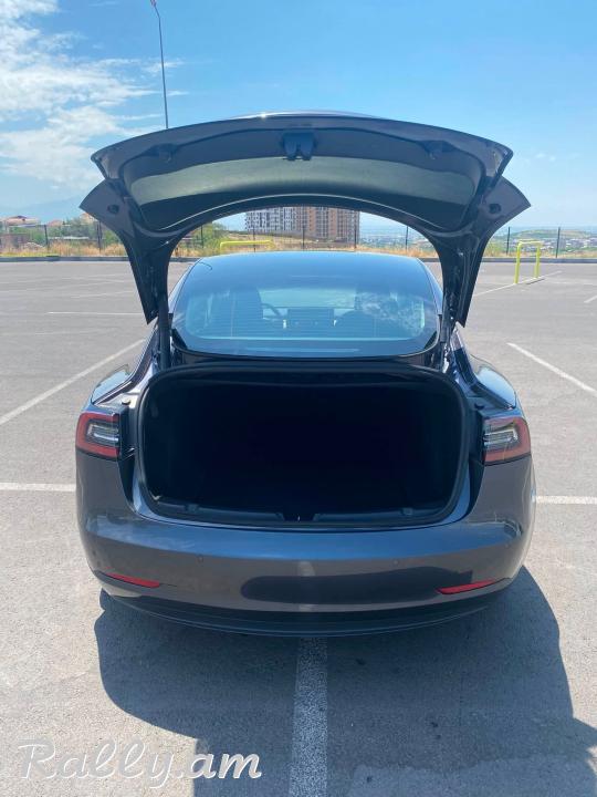 Tesla model 3 2021