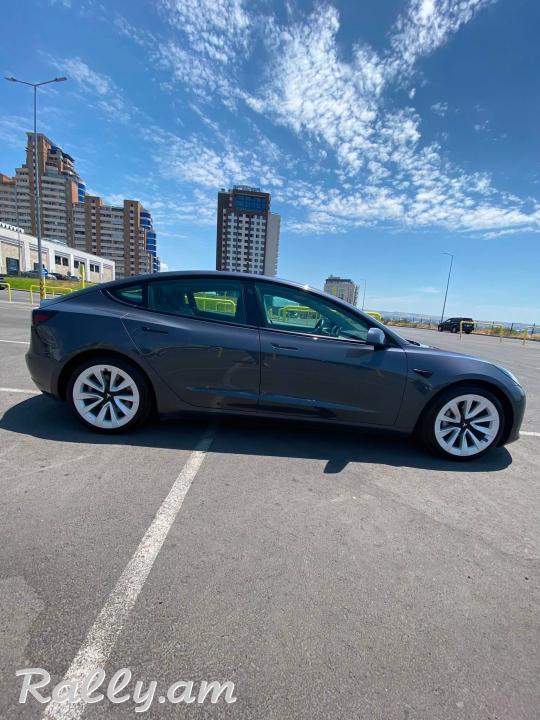 Tesla model 3 2021