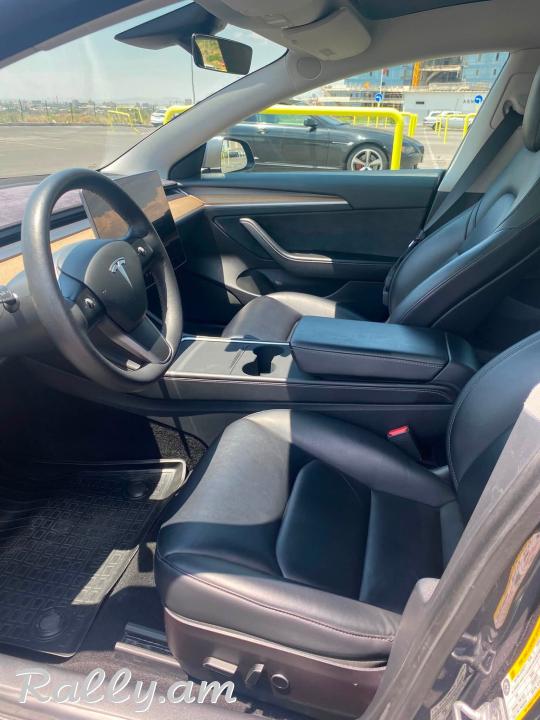 Tesla model 3 2021