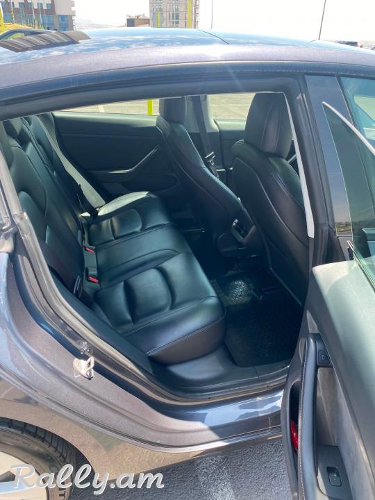Tesla model 3 2021