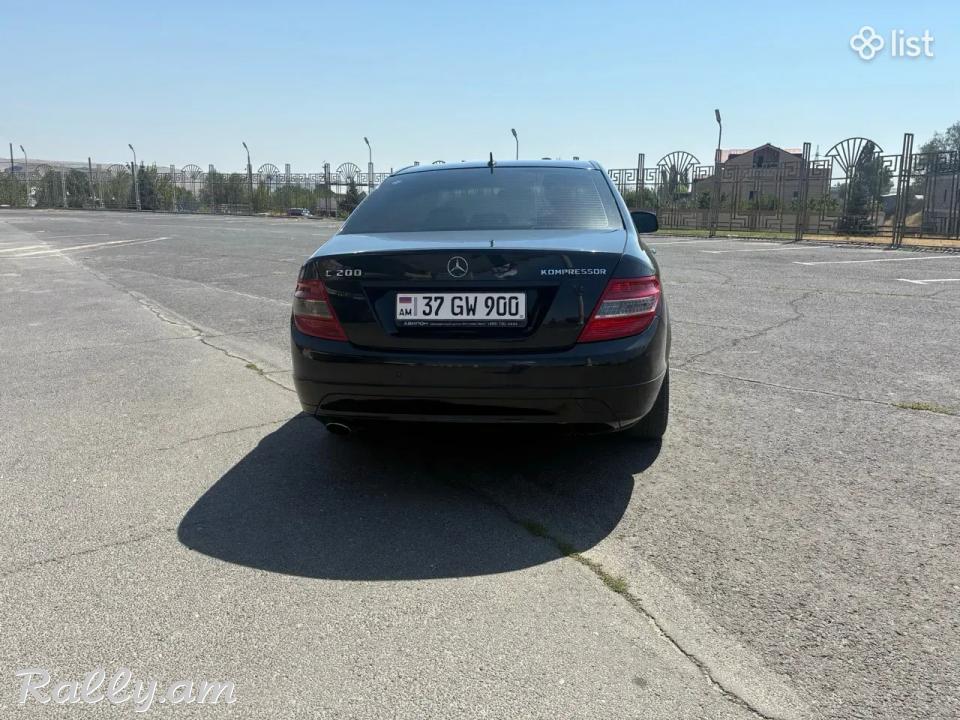 Продам автомобиль в хорошем состоянии , торг уместен 
