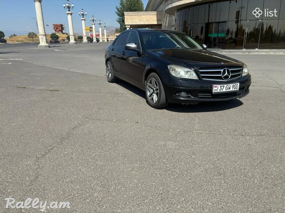 Продам автомобиль в хорошем состоянии , торг уместен 