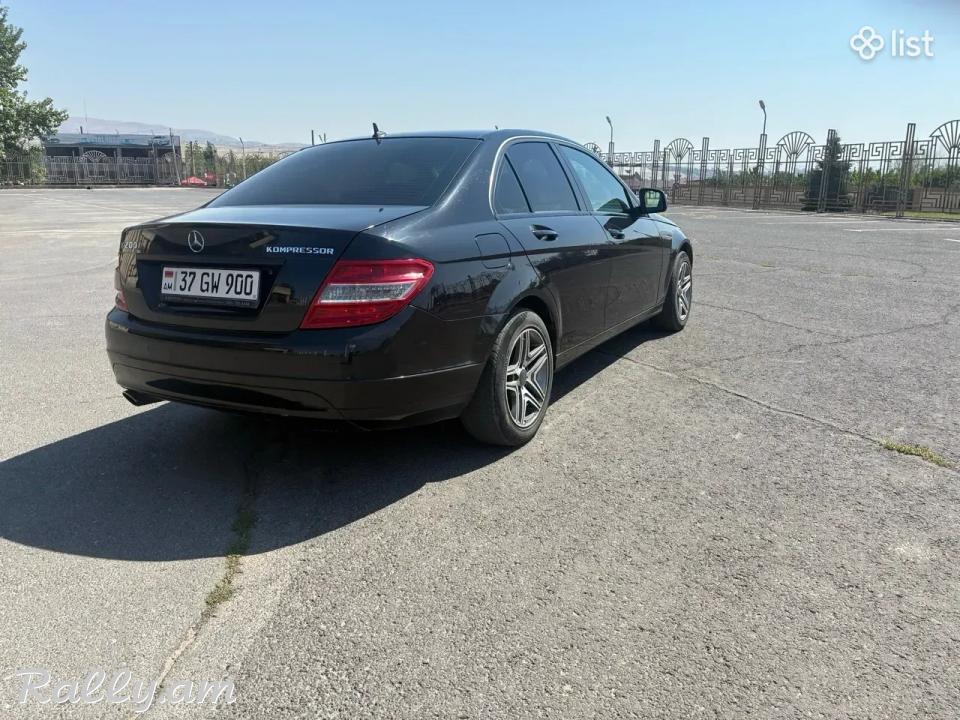 Продам автомобиль в хорошем состоянии , торг уместен 