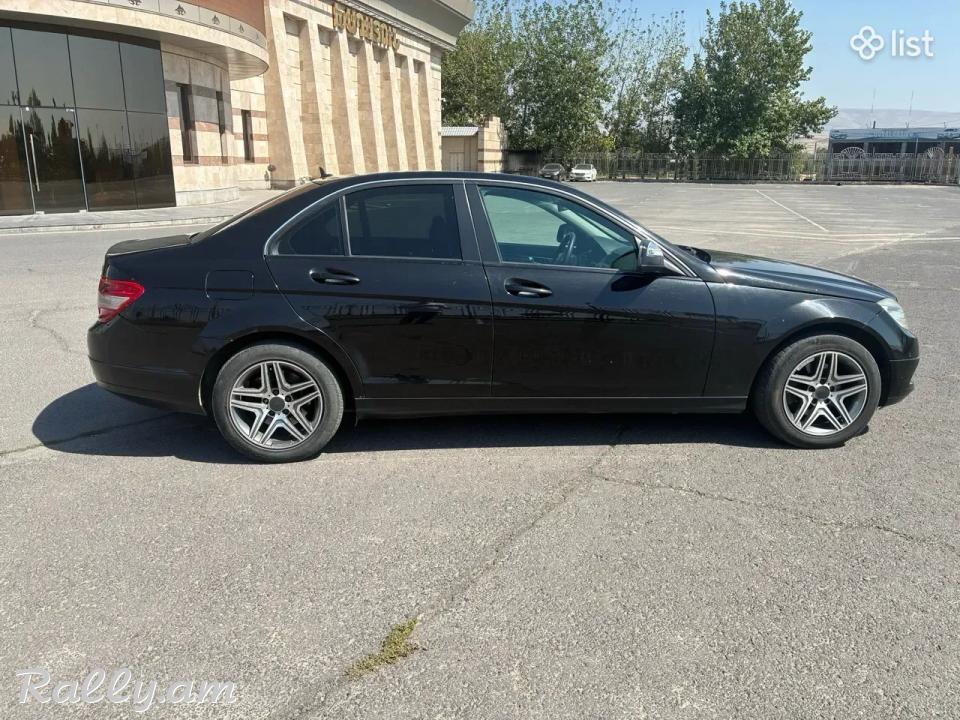 Продам автомобиль в хорошем состоянии , торг уместен 
