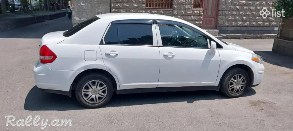 Nissan Versa, 1.6 л., 2011 г., газ - СРОЧНО