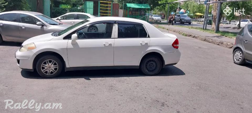 Nissan Versa, 1.6 л., 2011 г., газ