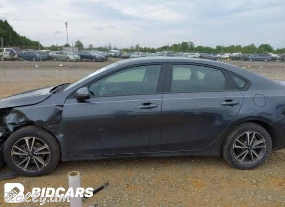 Kia Forte 2023 i hunis