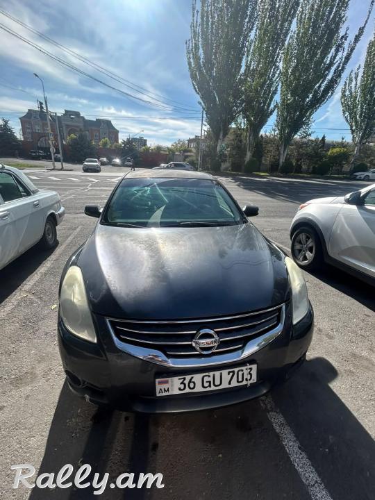 Срочно по выгодной цене продам Nissan Altima