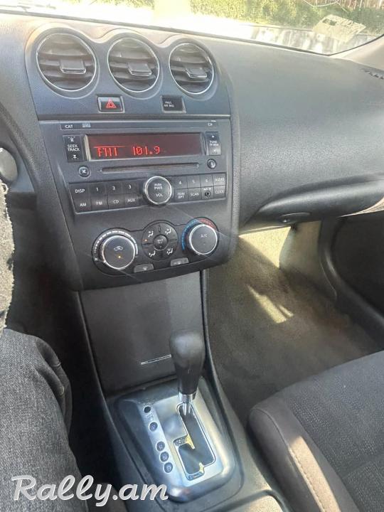 Срочно по выгодной цене продам Nissan Altima